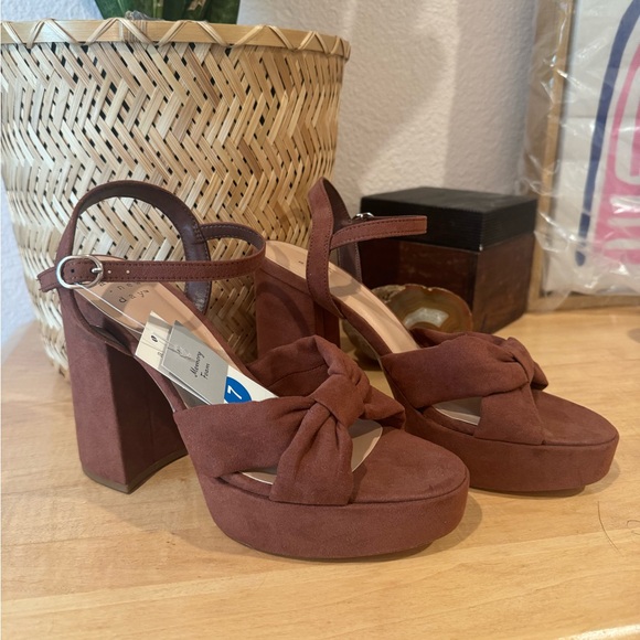 a new day Shoes - NWT A New Day Riah Brown Open Toe Ankle Strap Chunky Platform Heels - size 7